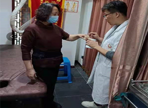 針灸二十分鐘 腰椎管狹窄患者站起來(lái)